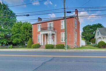 Casa Rural Historic West Virginia Home Built In 1854!
