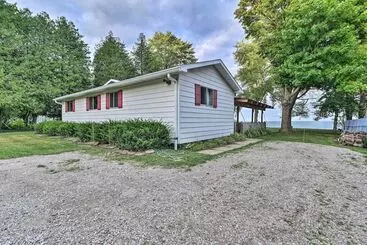 Mökkimajoitus Lakefront Forestville Paradise W/ Private Beach!