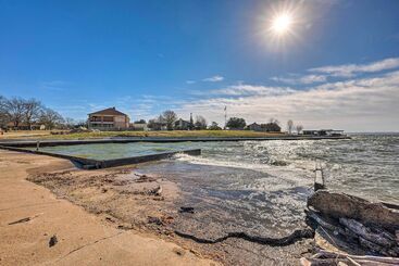 Gîte Rural Lakefront Livingston Home W/ Grill & Views!