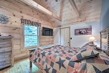 Сельский дом Luxe Log Cabin W/ Modern Finishes & Mtn Views