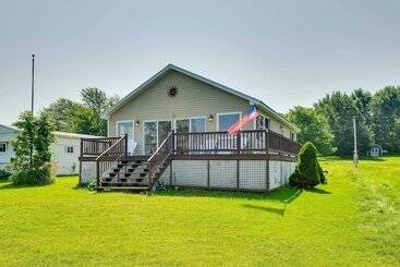 Quinta ou Casa Rural Scenic Cape Vincent Retreat: Walk To Marina!