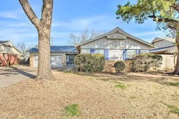 کلبه The Village Home W/ Pool, 12 Mi To Okc!