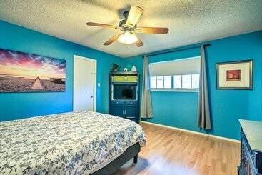 קוטג'' Vibrant Kingsland Retreat W/ Waterfront Views