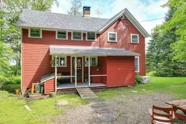 Mökkimajoitus Authentic 1912 Adirondack Lake Camp W/ Fire Pit