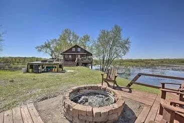 Mökkimajoitus Lodge On 240 Acres W/ Deck, Grill & Fire Pit!