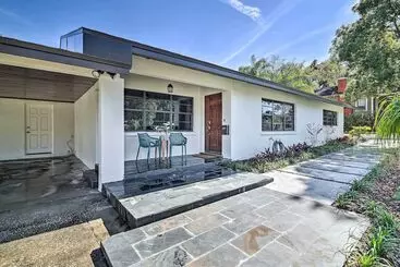 Mökkimajoitus Mid Century Modern Escape In Central Lakeland!