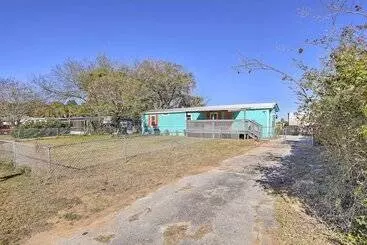 コテージ Pet Friendly Home W/ Deck   6 Mi To Cocoa Village!