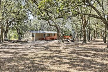 Hus på landet Valrico Retreat W/ Fire Pit ~ 18 Mi To Tampa!