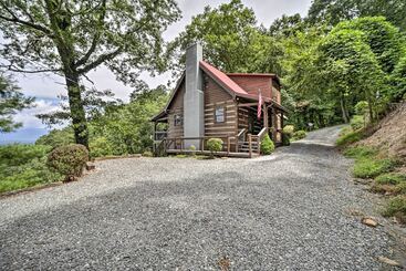 Dom wiejski Bryson City Cabin W/ Hot Tub ~ 10 Mi To Dtwn!