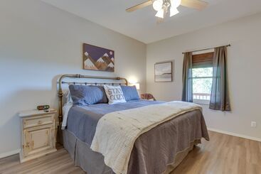 茅舍 Beaver Lake Home W/ Game Room, Boat Slip & Views!