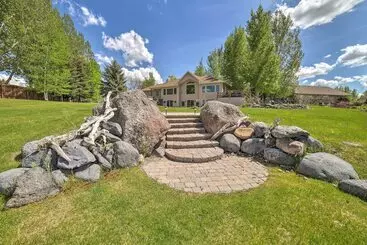 コテージ Idyllic Idaho Falls Retreat W/ River Views!