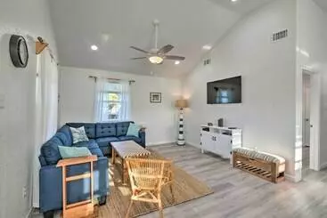 コテージ Luxe Surfside Beach Getaway, Steps To Ocean!