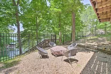 コテージ Stunning Waterfront Home W/ Fireplace & Grill