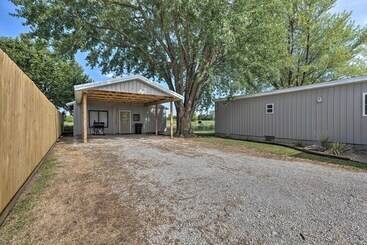 Landhus Carthage Family Home W/porch + Horse Boarding