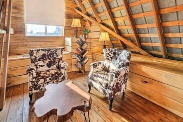 별장 Charming Jeffersonville Barndominium W/ Fire Pit!