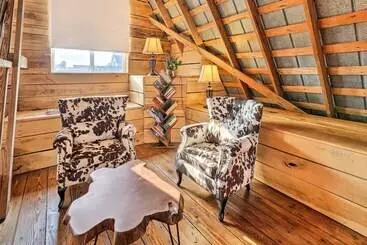 コテージ Charming Jeffersonville Barndominium W/ Fire Pit!