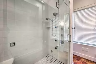 Mökkimajoitus Waterfront Home ~ 4 Mi To Oaklawn Racing Casino!