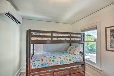 קוטג'' Historic Illinois Home Near Mississippi River