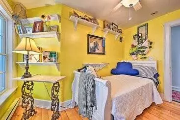 コテージ Unique & Historic Home Walk To Lake Champlain