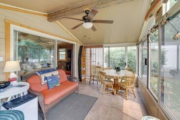 Lakefront Cottage W/ Deck Near Indiana Beach!