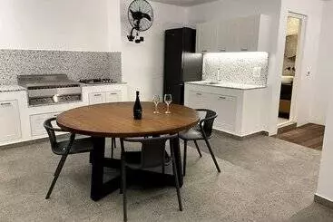 アパートホテル Kalathos Square Luxury Suites