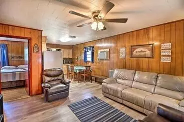 コテージ Pet Friendly Cabin With Designated Boat Slip!