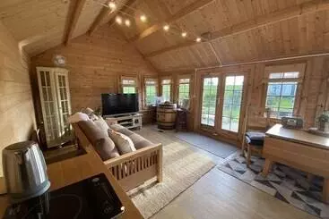 Character Detached 3 Bed Cottage Audlem Cheshire