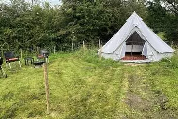 Mökkimajoitus Double Bell Tent Farm Stay