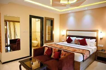 Hotelli Woods Inn Resort