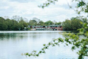 اقامتگاه 2bed House  Dudley Garden Wifi Tv