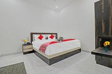 هتل Chahat Palace