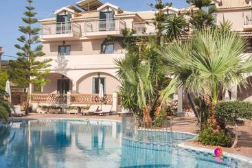 هتل Pierros Verde