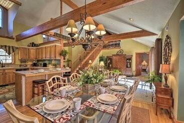 Сельский дом Private Family Home W/ Deck, Porch + Forest Views!