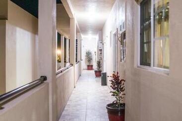 هتل آپارتمان Bugambilias Suites