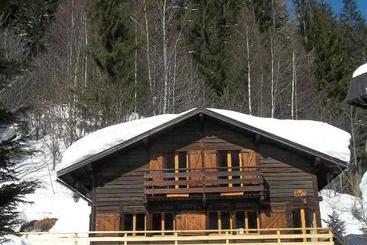 آپارتمانهای توریستها Chalet Falcon