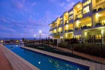 Hotel Beachside Magnetic Harbour Apartments