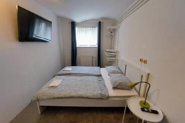 هتل R14   Green House