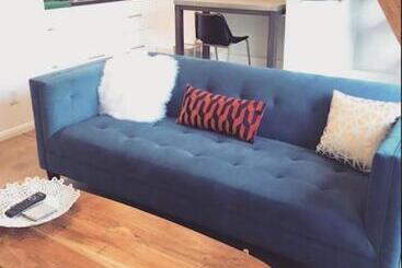 פנסיון English Cottage Guest House Walk To The Grove And Lots Of Attractions