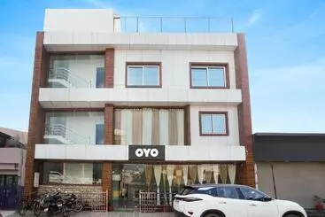Oyo Flagship 81534 Hotel New Happy Hours