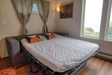 Hostel #stayinmydistrict Cape Arago Studio Suite