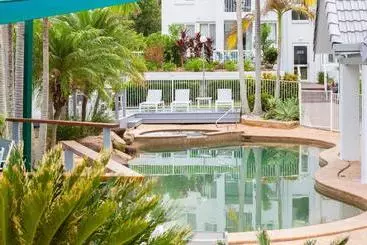 هتل The Bay Apartments Coolangatta