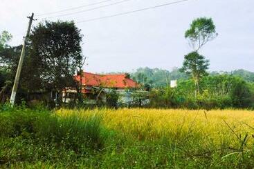 Resort Staymaker Nellimani Cottages