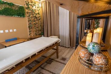 Esenin 1 Hostel & Bar