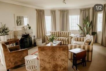 Aamiaismajoitus (B&B) Elgin Guest House