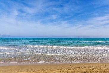 هتل Iakinthos Tsilivi Beach