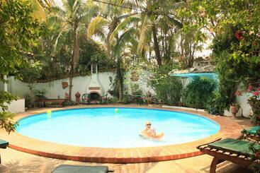 Отель Secret Garden Chiang Mai