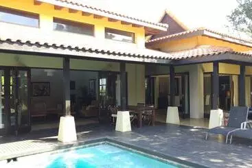 ツーリストアパートメント Zimbali Condo