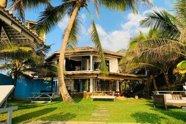 Let’s Sea Beach Front Hostel Unawatuna