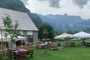 Pensão Petriti Theth