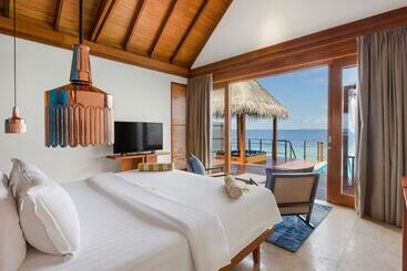 בית מלון כפרי Furaveri Maldives